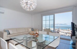 TV - 3 bedroom beach front apartment in Can Picafort (Can Picafort)