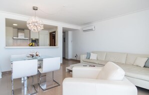 TV - 3 bedroom beach front apartment in Can Picafort (Can Picafort)