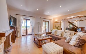 Smart TV, reproductor de DVD y tenis de mesa 