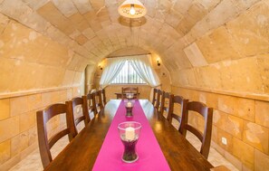 Dining - Cozy home in Campos with private swimming pool, can be inside or outside (Campos)