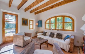 TV, fireplace, DVD player - Cozy home in Sant Llorenc with private swimming pool, can be inside or outside (Sant Llorenc)