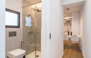 Shower, hair dryer - 2 bedroom luxurious apartment in SIllot Cala Morlanda (SIllot Cala Morlanda)