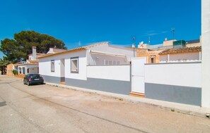 house - 4 bedroom gorgeous home in Colonia de Sant Pere (Colonia de Sant Pere)