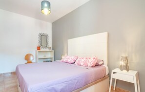 4 bedrooms, iron/ironing board, travel cot, free WiFi - 4 bedroom gorgeous home in Colonia de Sant Pere (Colonia de Sant Pere)