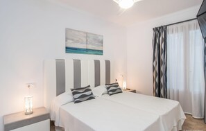 5 bedrooms, in-room safe, iron/ironing board, travel cot - Gorgeous home in Cala Ratjada with house sea view (Cala Ratjada)