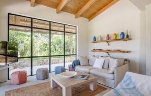 TV, DVD player, table football, ping pong - Awesome home in Llubi with private swimming pool, can be inside or outside (Llubi)