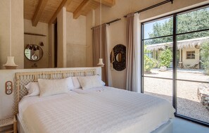 4 bedrooms, in-room safe, iron/ironing board, travel cot - Awesome home in Llubi with private swimming pool, can be inside or outside (Llubi)