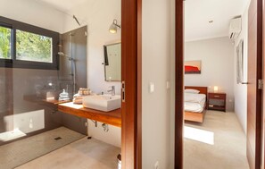Shower, hair dryer - Awesome home in Cala Ratjada (Cala Ratjada)