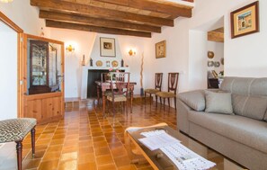 TV - Amazing home in Colonia de Sant Pere (Colonia de Sant Pere)