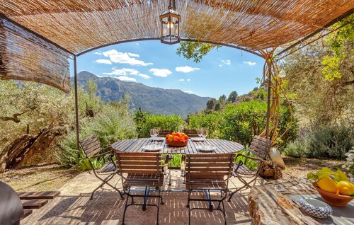 Nice home in Fornalutx with WiFi