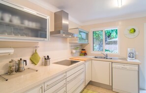 Fridge, microwave, oven, stovetop - 3 bedroom nice home in Cala Ratjada (Cala Ratjada)