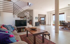 Smart TV, DVD player - Nice home in Sant Llorenc with private swimming pool, can be inside or outside (Sant Llorenc)