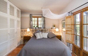 3 bedrooms, in-room safe, iron/ironing board, travel cot - Casa S'Era de Costitx (Costitx)