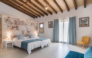 3 bedrooms, in-room safe, iron/ironing board, travel crib