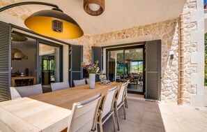 Outdoor dining - Amazing home in Felanitx with sauna (Felanitx)