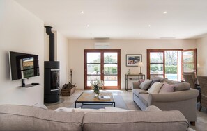 Smart-TV, Kamin, DVD-Player