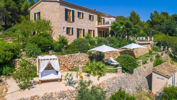 A stone villa with a garden, outdoor seating, and a pool area. - Cozy home in Andratx with private swimming pool, can be inside or outside (Andratx)