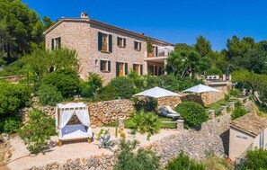 A stone villa with a garden, outdoor seating, and a pool area. - Cozy home in Andratx with private swimming pool, can be inside or outside (Andratx)