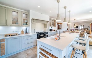 Fridge, microwave, oven, stovetop - Cozy home in Andratx with private swimming pool, can be inside or outside (Andratx)
