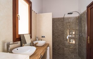 Shower, hair dryer - Lovely home in Costa dels Pins (Costa dels Pins)