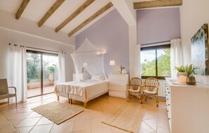 3 bedrooms, iron/ironing board, travel cot, free WiFi - Beautiful home in Ses Salines (Ses Salines)