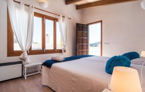 3 bedrooms, iron/ironing board, travel cot, free WiFi - Beautiful home in Cala Ratjada with WiFi (Cala Ratjada)