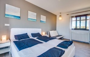 4 bedrooms, iron/ironing board, free WiFi - Gorgeous home in Llucmajor with private swimming pool, can be inside or outside (Llucmajor)