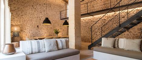 Televisor intel·ligent i taula de tennis de taula