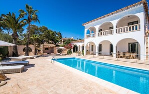 A heated pool - Stunning home in Cala Santanyi (Cala Santanyi)