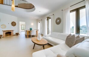 TV, DVD player - Stunning home in Cala Santanyi (Cala Santanyi)