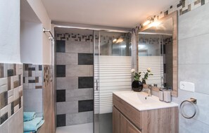 Douche, sèche-cheveux