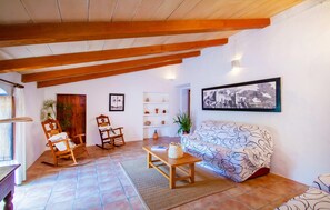 Smart TV - Awesome home in Felanitx with private swimming pool, can be inside or outside (Felanitx)