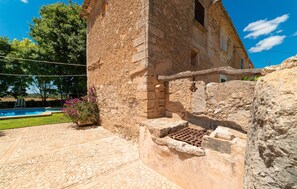 Property grounds - Awesome home in Felanitx with private swimming pool, can be inside or outside (Felanitx)
