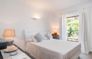 6 bedrooms, in-room safe, iron/ironing board, travel cot - Gorgeous home in Colonia de Sant Jordi (Colonia de Sant Jordi)