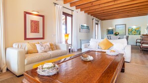 Smart TV - Nice home in Arta with private swimming pool, can be inside or outside (Arta)