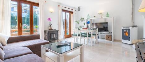 Fireplace, DVD player