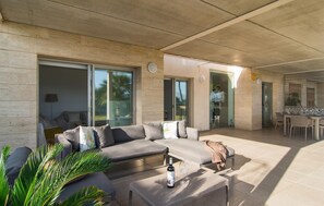 Outdoor dining - Cristina Cladera Crespi (Playa de Muro)
