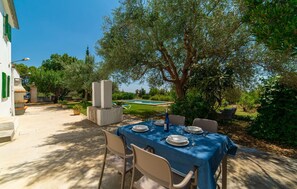 Outdoor dining - Beautiful home in Binissalem (Binissalem)