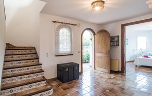 Interior - Gorgeous home in Santanyí with house sea view (Santanyí)