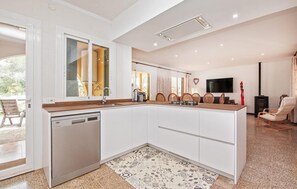 Fridge, microwave, oven, stovetop - Beach front home in Cala Santanyi (Cala Santanyi)