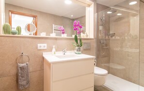 Shower, hair dryer - Stunning apartment in Son Carrio with WiFi (Son Carrio)