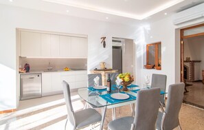 Dining - Stunning apartment in Son Carrio with WiFi (Son Carrio)
