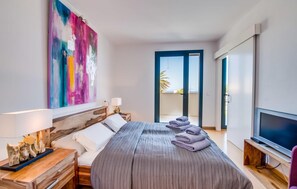 4 bedrooms, in-room safe, iron/ironing board, travel cot - Lovely home in Colonia de Sant Pere (Colonia de Sant Pere)