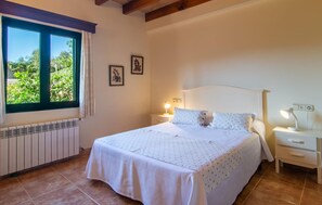bed - Lovely home in Son Servera with private swimming pool, can be inside or outside (Son Servera)