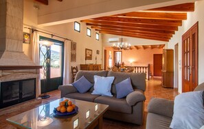 Smart TV - Lovely home in Son Servera with private swimming pool, can be inside or outside (Son Servera)