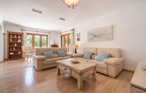 Smart TV, DVD player - Lovely home in Cala Mendia with private swimming pool, can be inside or outside (Cala Mendia)