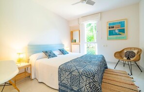 3 bedrooms, iron/ironing board, travel cot, free WiFi - Cozy home in Sa Rapita with private swimming pool, can be inside or outside (Sa Rapita)