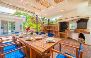 Outdoor dining - Cozy home in Sa Rapita with private swimming pool, can be inside or outside (Sa Rapita)