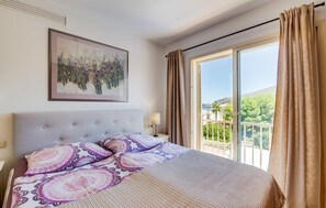3 bedrooms, in-room safe, iron/ironing board, travel cot - Casa Leon de Cala Mesquida (Cala Mesquida)