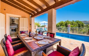 Outdoor dining - Casa Leon de Cala Mesquida (Cala Mesquida)